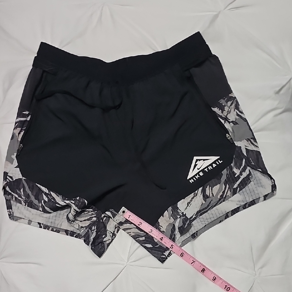 Men's Black and Gray Shorts 5" Inseam